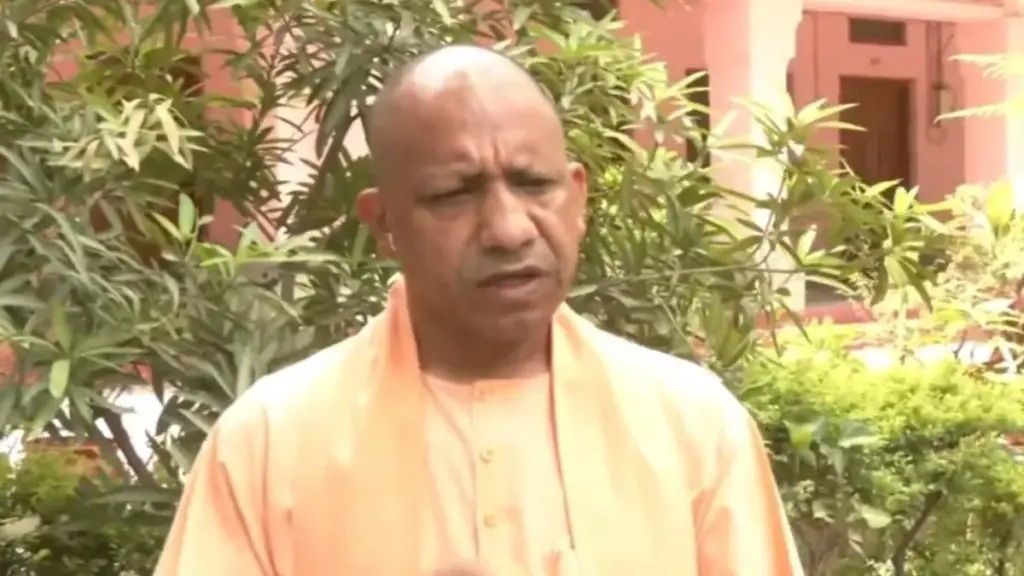 धर्म के आधार पर आरक्षण देश की अखंडता के लिए चुनौती: गोरखपुर में CM योगी