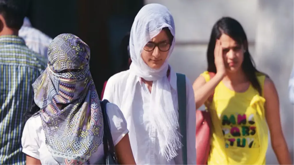 Delhi Weather: भीषण गर्मी की चपेट में पूरी दिल्ली, बनाया नया रिकॉर्ड; मुंगेशपुर में तापमान 48.3 डिग्री सेल्सियस दर्ज