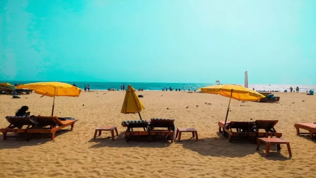 Goa: कैंडोलिम बीच पर तीन महिलाएं दे रही थीं मसाज सेवाएं, पुलिस ने दर्ज किया केस; पहले भी दी थी चेतावनी