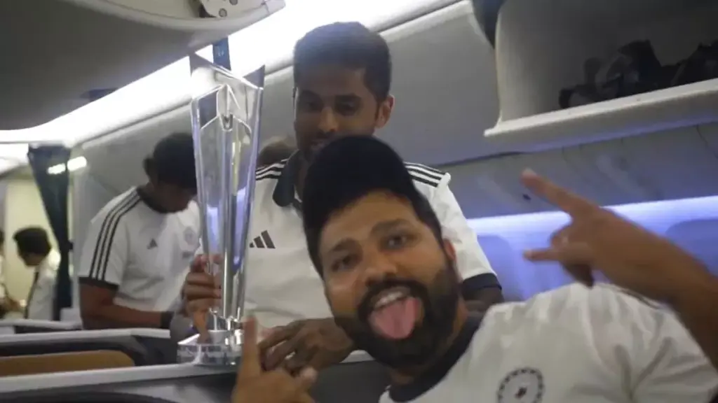 Team India: ‘आंखों में खुशी के आंसू, गर्व से सीना चौड़ा;’ भारतीय खिलाड़‍ियों के फ्लाइट का वीडियो आपने देखा क्‍या?