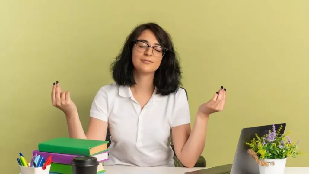 तनाव और भागदौड़ की वजह से कम हो गई है एकाग्रता, तो इन 6 प्रभावी टिप्स से बढ़ाएं फोकस और कंसंट्रेशन