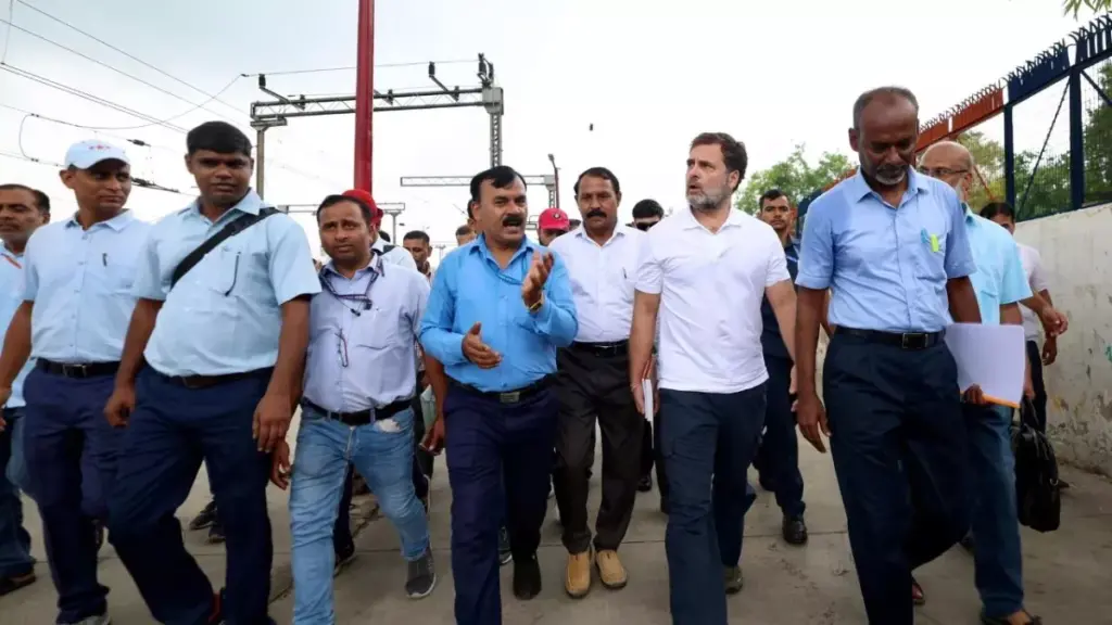 ये लोको पायलट बाहर से लाए गए, हमारी लॉबी से नहीं’, Rahul Gandhi की मुलाकात पर रेलवे के बयान से छिड़ा विवाद